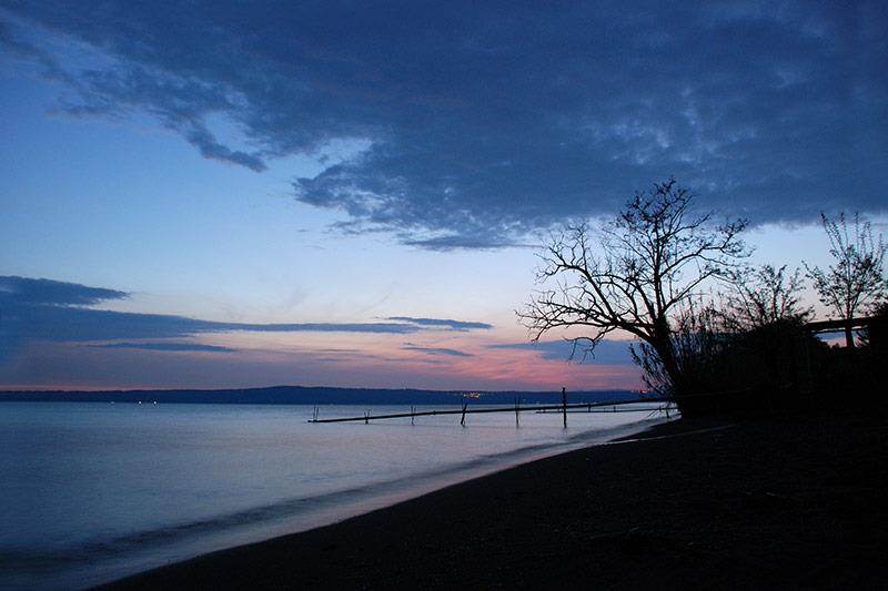 poze adunate - lake-bolsena-photo-lake-bolsena-shortly-after-sunset.jpg